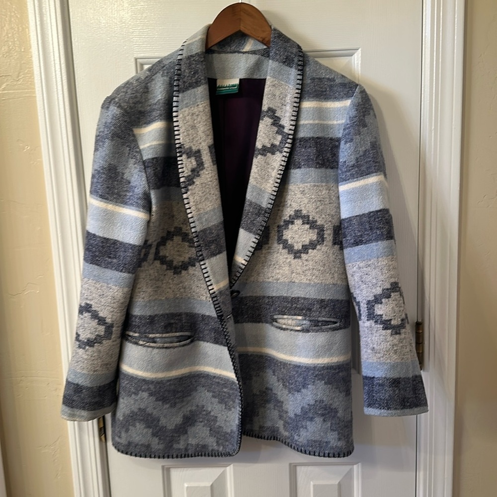 Coldwater Creek women’s size small blazer southwestern blue,white,grey.